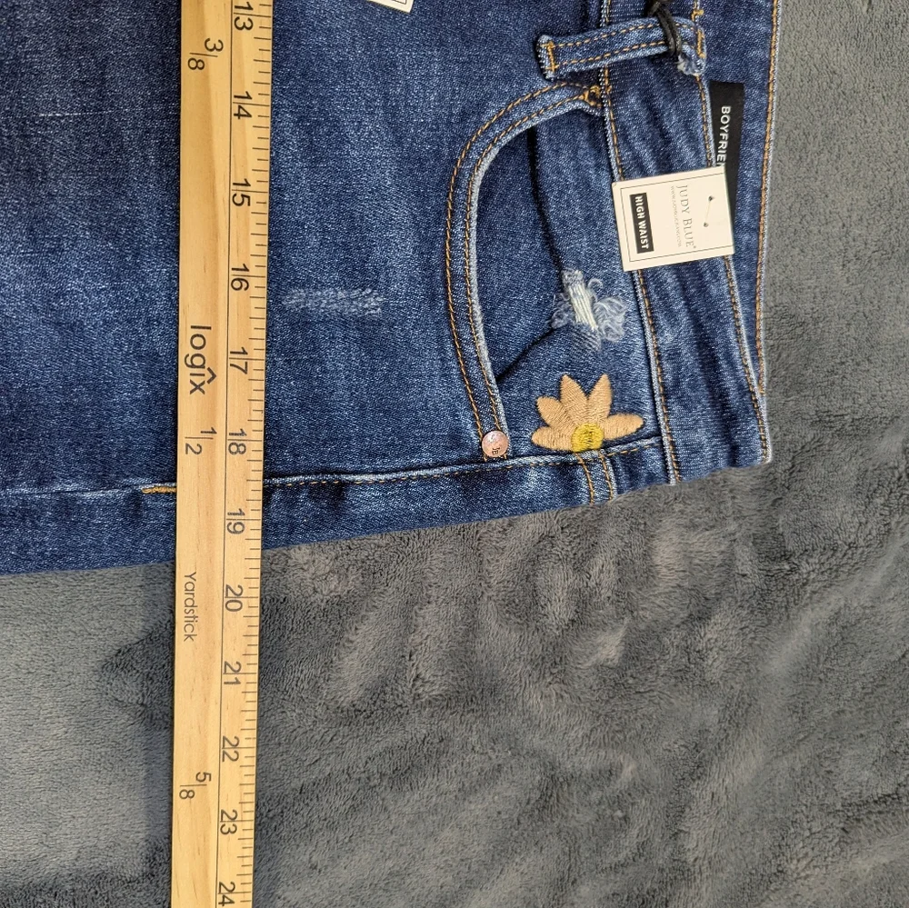 NWT Judy Blue Jeans Womens 13/31 Floral Embroidered High Rise Boyfriend Fit